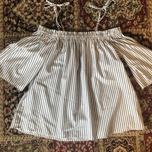 🛍 Cute versatile striped top